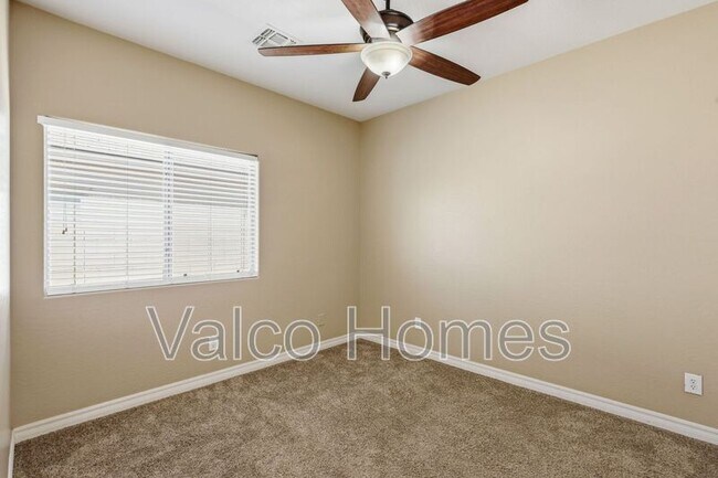 Building Photo - 2717 E Ficus Way