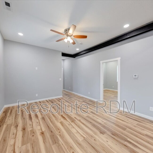 Building Photo - 804 N Locke St