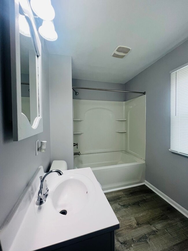 Building Photo - Gorgeous 3 Bedroom Single Family Home!