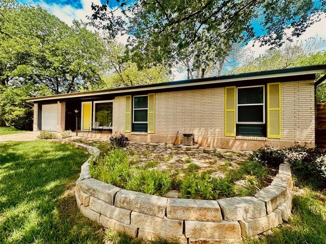 Building Photo - 4803 Everglade Dr