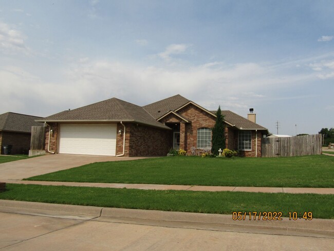 Primary Photo - Wonderful home in Wolf Creek!!