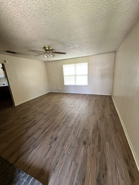 Building Photo - 2 Bedroom 2 Bath Duplex for Lease in Benbrook