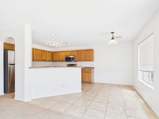 Building Photo - Spacious Heartland Ranch Beauty