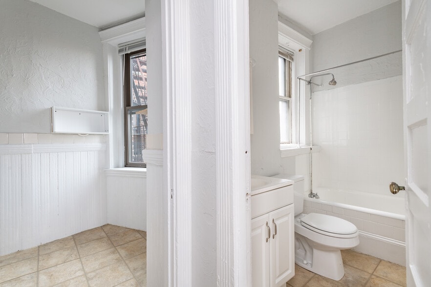 Building Photo - 83 Myrtle St