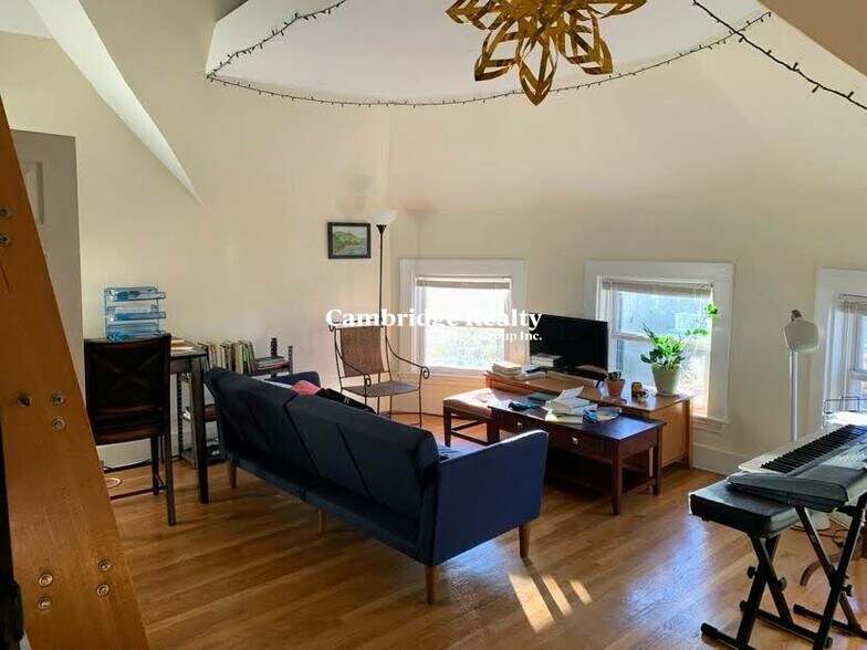 Building Photo - 70 Craigie St