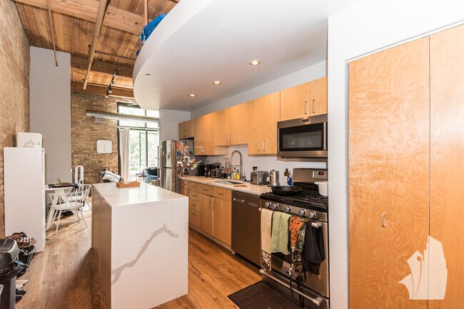 Building Photo - 2300 West Wabansia-326