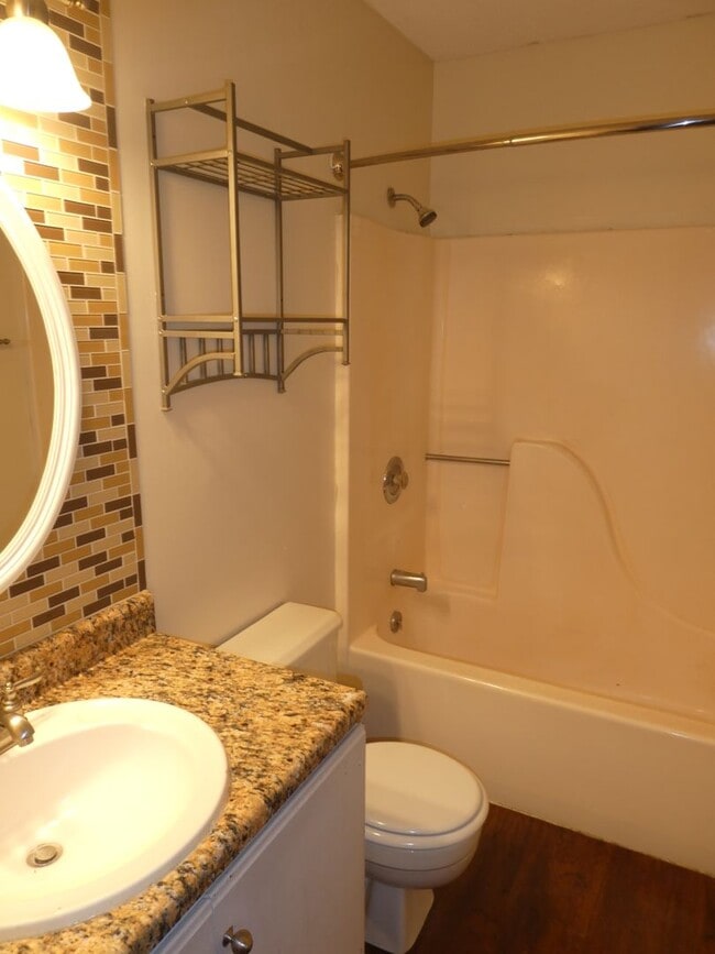 Building Photo - 3 Bed 1.5 Bath Home Off Of Mexico Gravel Road