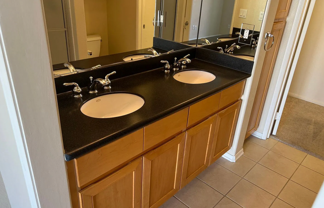 Building Photo - Fantastic Penthouse Unit Downtown Marina D...