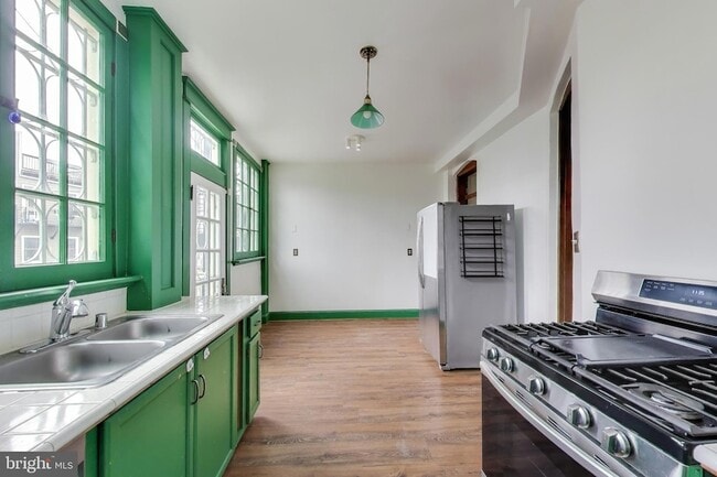 Building Photo - 140 Bryant St NW