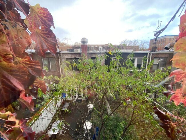 Building Photo - 1 bedroom in SUNNYSIDE NY 11104