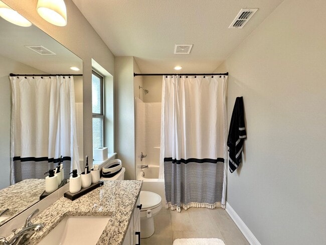 Building Photo - Available Now! Beautiful Home in Lindsey C...