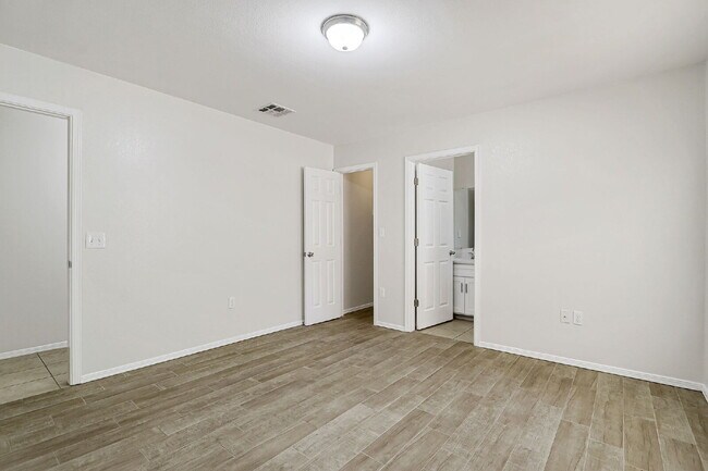 Building Photo - 3214 N Stanton St