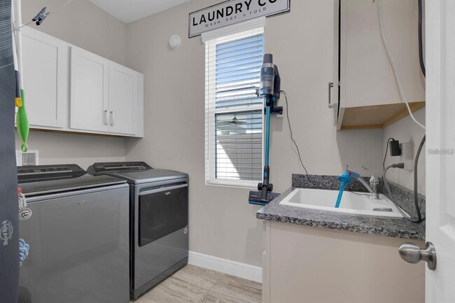 Building Photo - 2487 Empress Dr