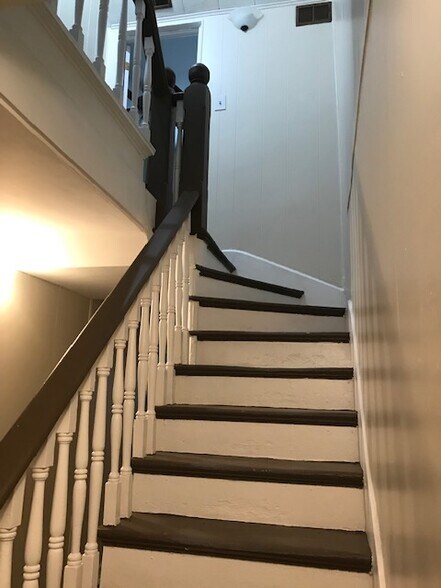 stairwell to 2nd Flr - 13310 S Brandon Ave