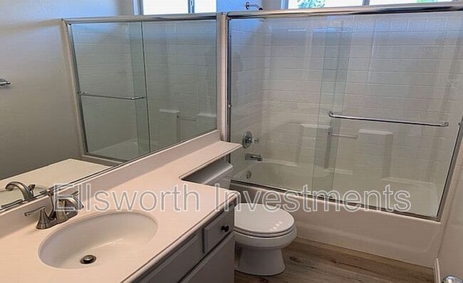 Building Photo - 744 Cardona Ave