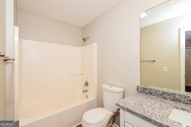 Building Photo - 10 Summit St