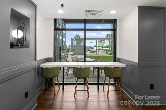 Building Photo - 3305 South Blvd