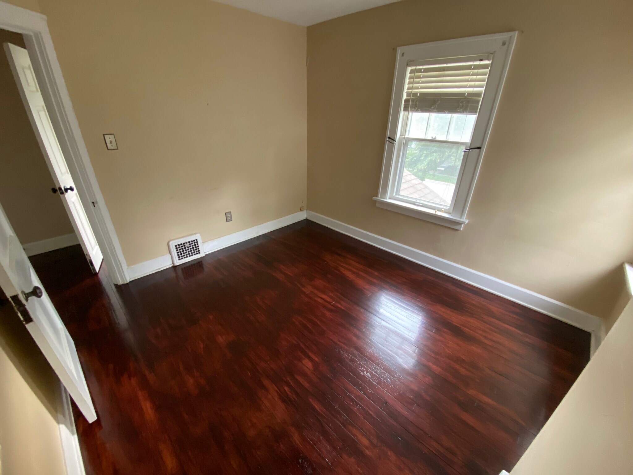 Building Photo - 377 Parkside Dr