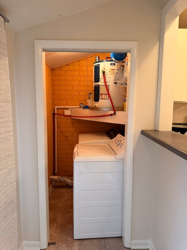 Building Photo - 1536 Inland Ave