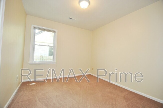 Building Photo - 1128 Hazel Ave