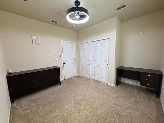 Building Photo - Spacious 4-Bedroom Elk Grove Home with Updated Kitchen, Quartz Countertops! VIEW TODAY!