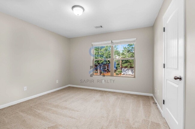 Building Photo - 317 Clover Brook Dr