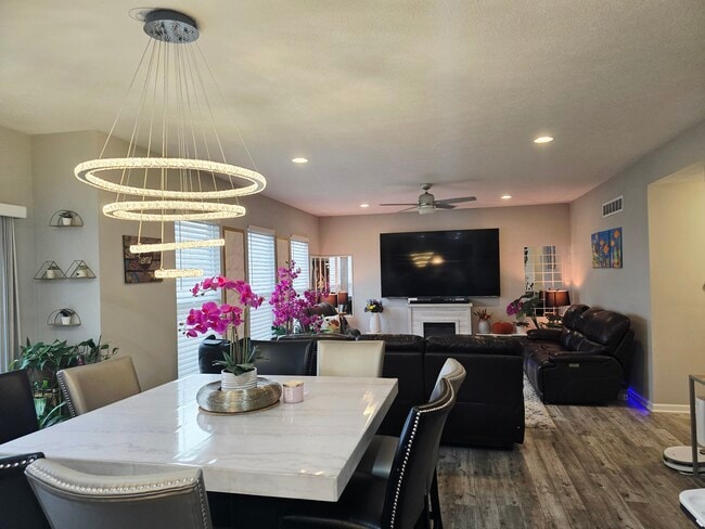 Building Photo - 6885 Charlestown Ln