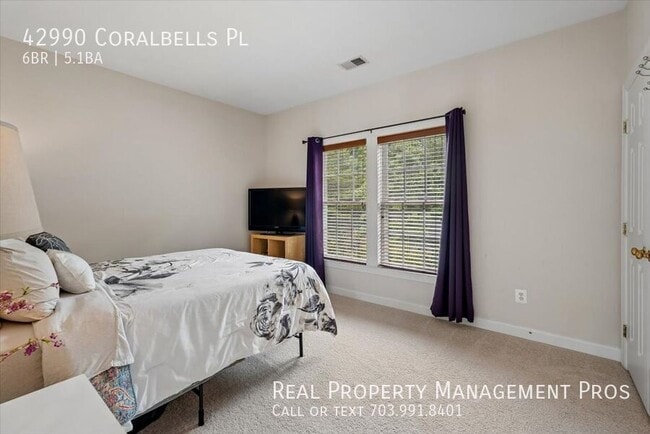 Building Photo - 42990 Coralbells Pl