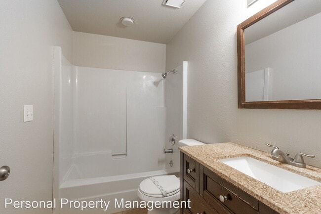 Building Photo - 3 br, 2.5 bath House - 708 NE 159th Ct