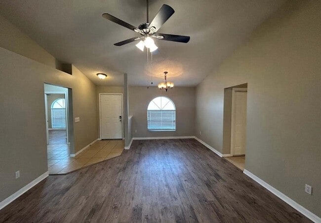 Building Photo - 553 Rapid Falls Dr