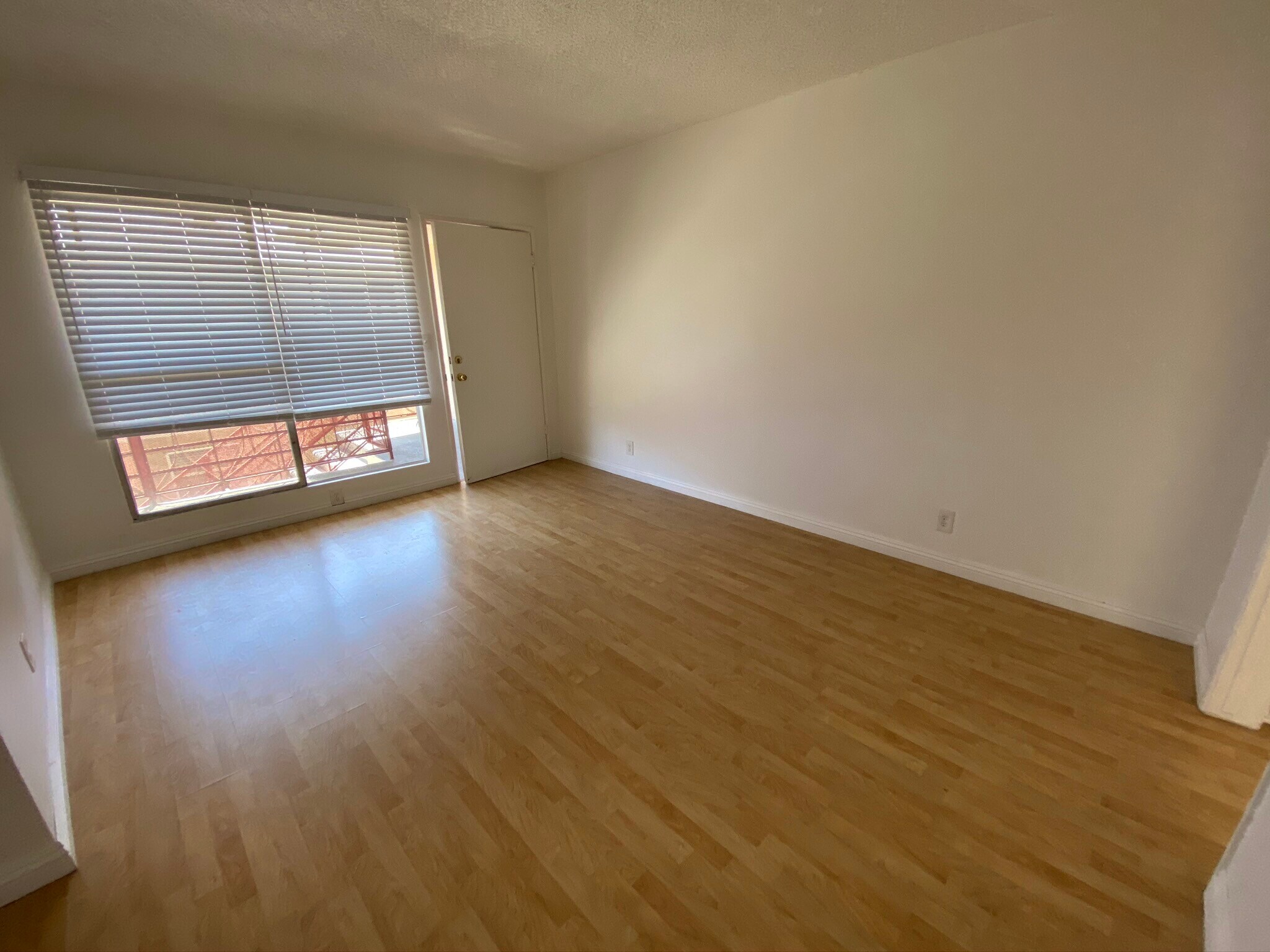 Living room - 940 S Venice Blvd