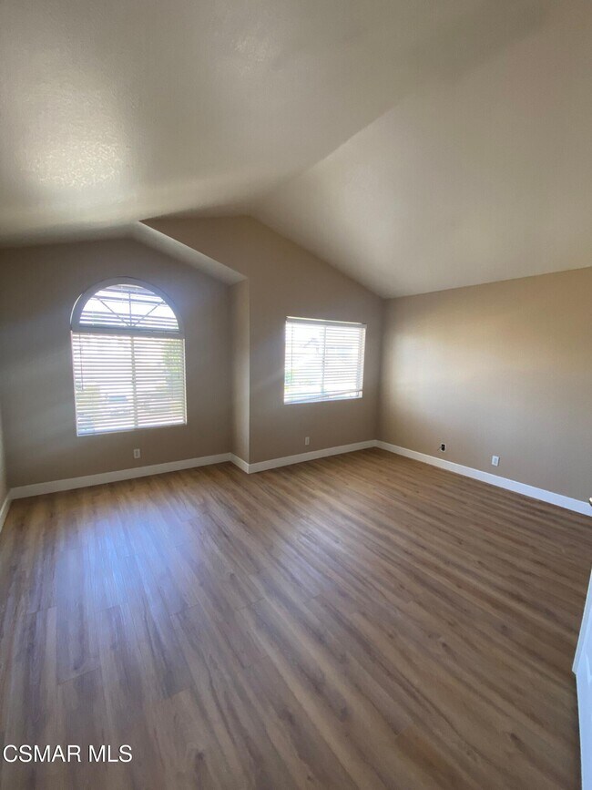 Building Photo - 3014 Sleepy Hollow St