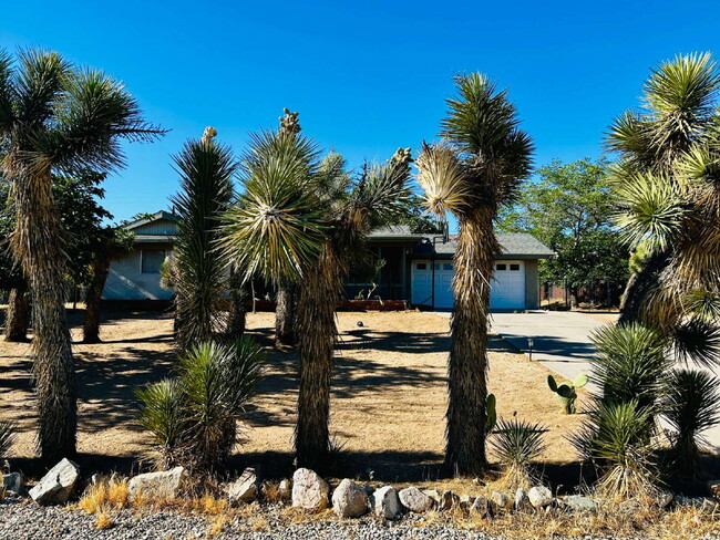 Building Photo - Spacious 2 bd, 2 ba with attached finished garage