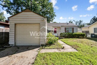 Building Photo - Move-In ready 2 bed/ 1bath + 1 car garage