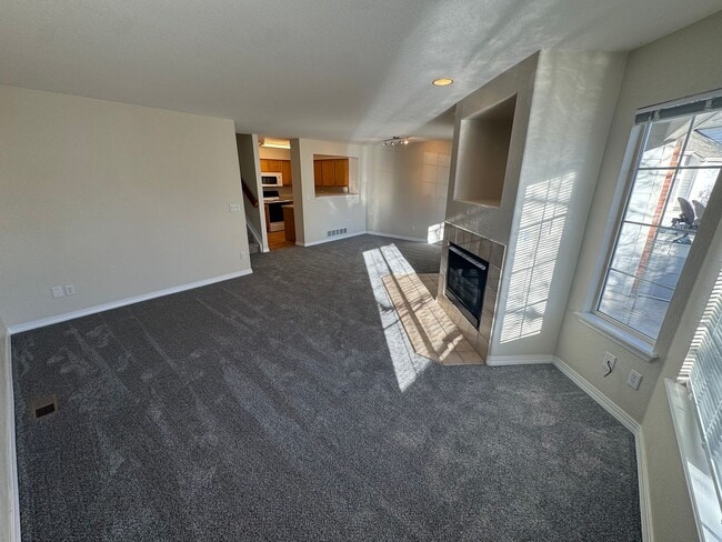Building Photo - Spacious Townhome in Parker