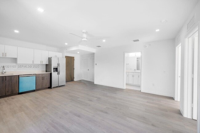 Building Photo - 20 NE 19th Ave