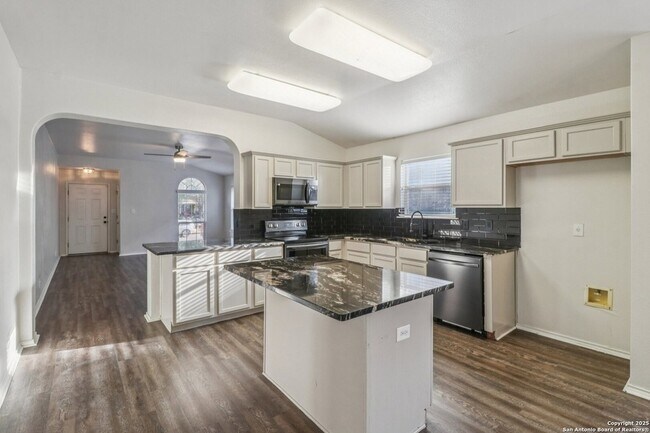 Building Photo - 4119 Chinkapin Oak