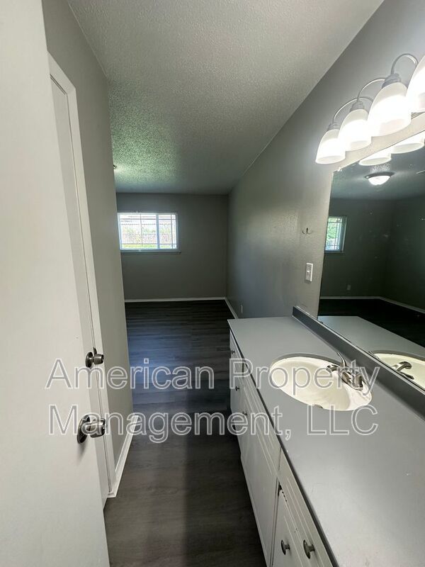 Building Photo - 2426 S 83rd E Ave