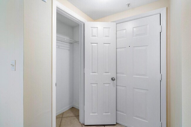 Building Photo - 6492 Emerald Dunes Dr