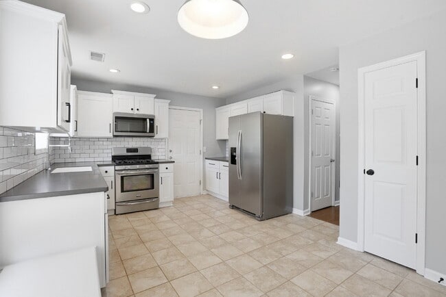 Building Photo - Bright and Airy Three Bedroom Home in Lake Linden! *MOVE IN SPECIAL AVAILABLE*