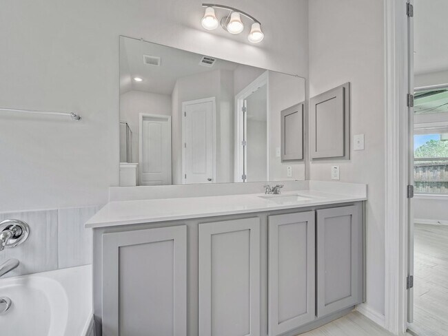 Building Photo - 2517 Solomons Pl