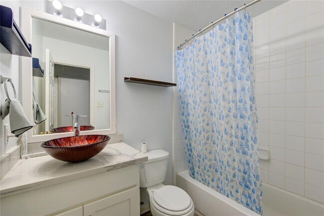 Building Photo - 19334 Strathmore Pl Ln