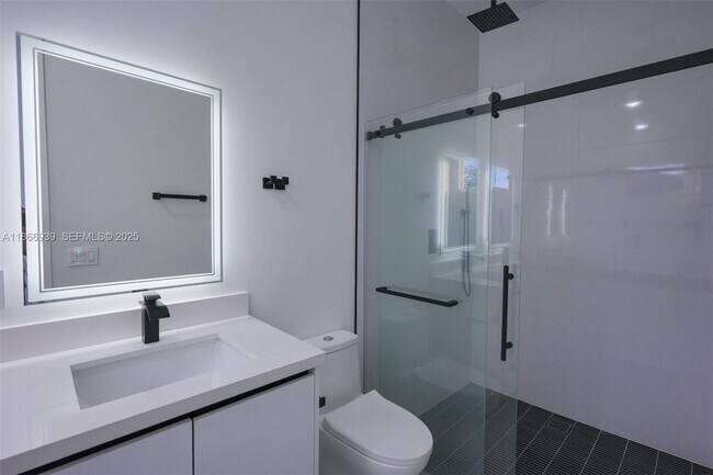 Building Photo - 5 SW 26th Pl