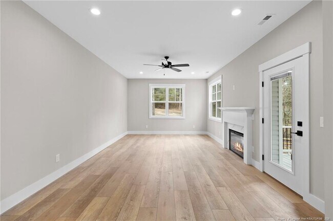 Building Photo - 22 S Shamrock Dr