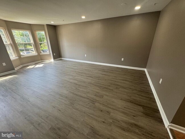 Building Photo - 8216 Dellwood Ct