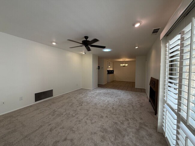 Building Photo - 607 E Palm Ave