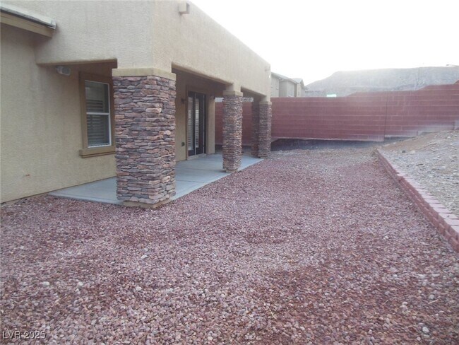 Building Photo - 10390 Blue Ginger Dr