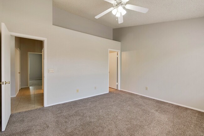 Building Photo - 4114 E UNION HILLS Dr