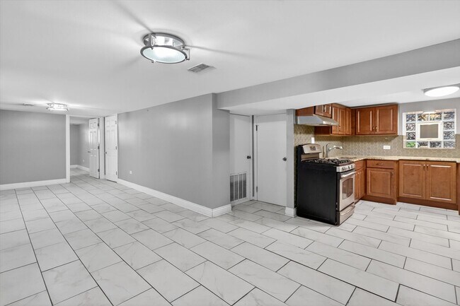 Building Photo - 3651 W Wabansia Ave
