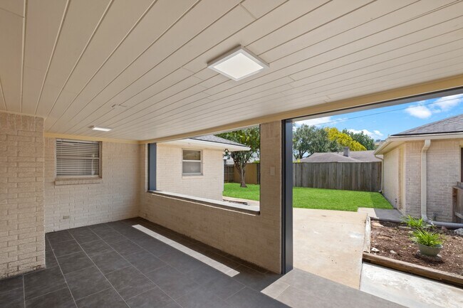 Building Photo - 5911 Rutherglenn Dr